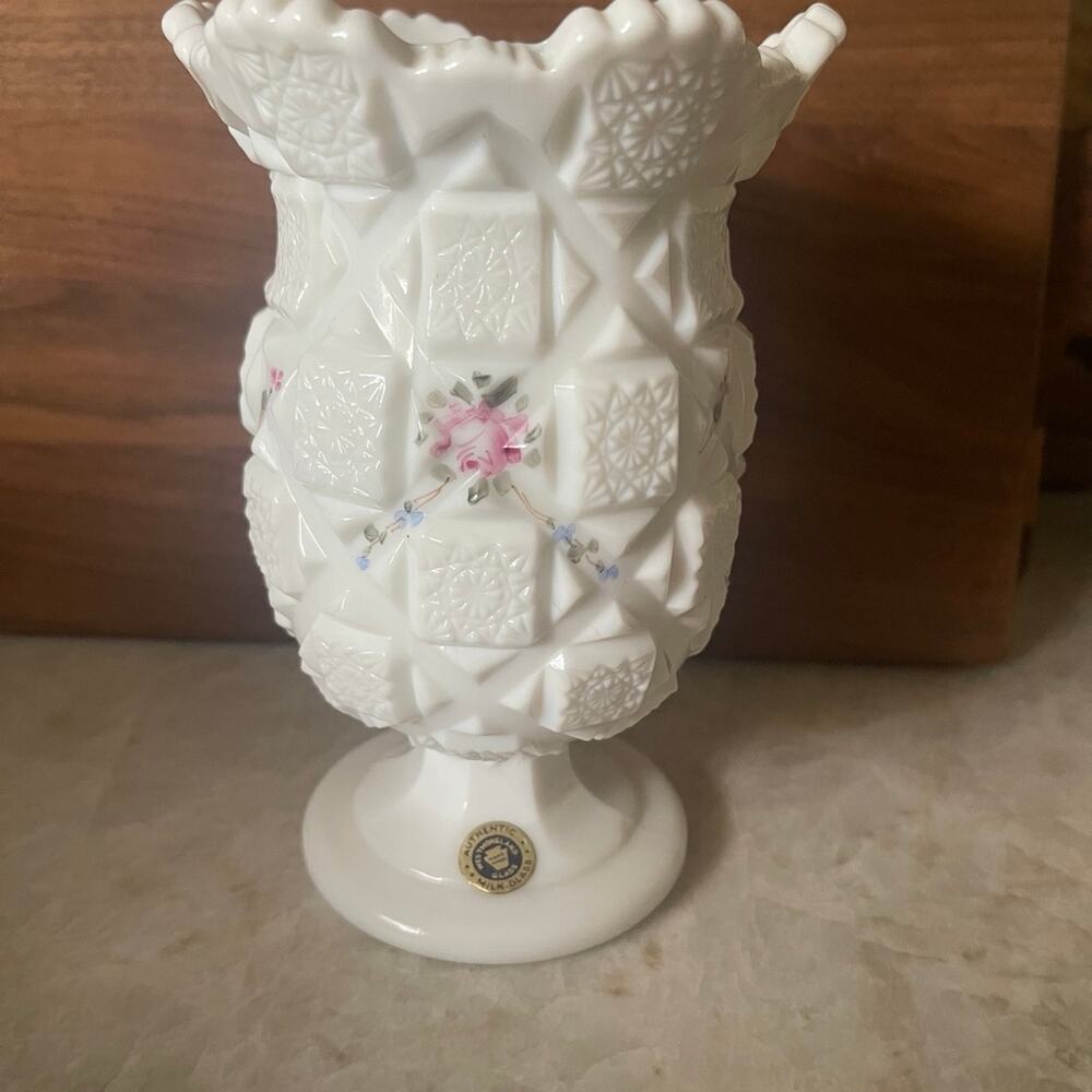 Vintage Westmoreland milk glass vase 6-1/2โ